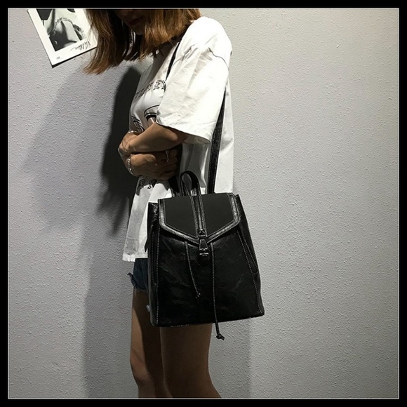 NEW CAMBRIDGE Bucket Backpack - Picture 3 of 8